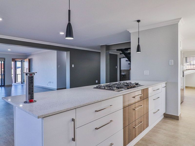 Modern Coastal Masterpiece off the Grid living - Photo 8