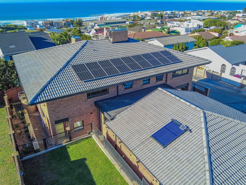 Modern Coastal Masterpiece off the Grid living - Photo 6