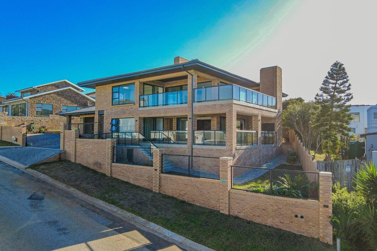 Modern Coastal Masterpiece off the Grid living - Photo 2