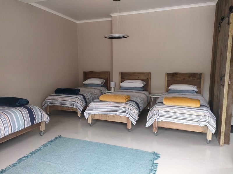 Self-Catering apartment for 4 professionals – exclusive Cove rock estate guest house - Photo 2