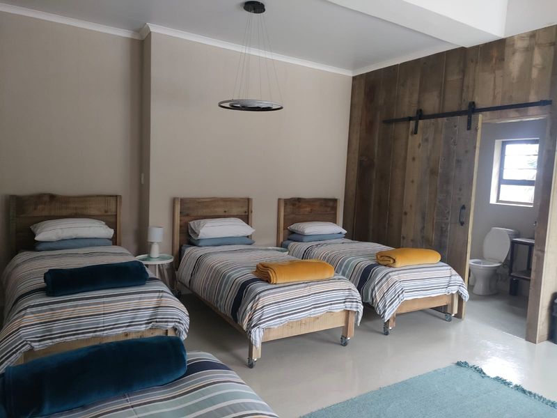 Self-Catering apartment for 4 professionals – exclusive Cove rock estate guest house - Photo 3