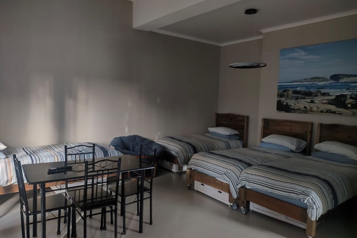 Self-Catering apartment for 4 professionals – exclusive Cove rock estate guest house - Photo 4