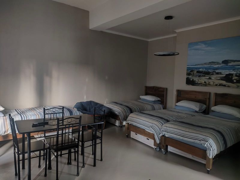 Self-Catering apartment for 4 professionals – exclusive Cove rock estate guest house - Photo 4