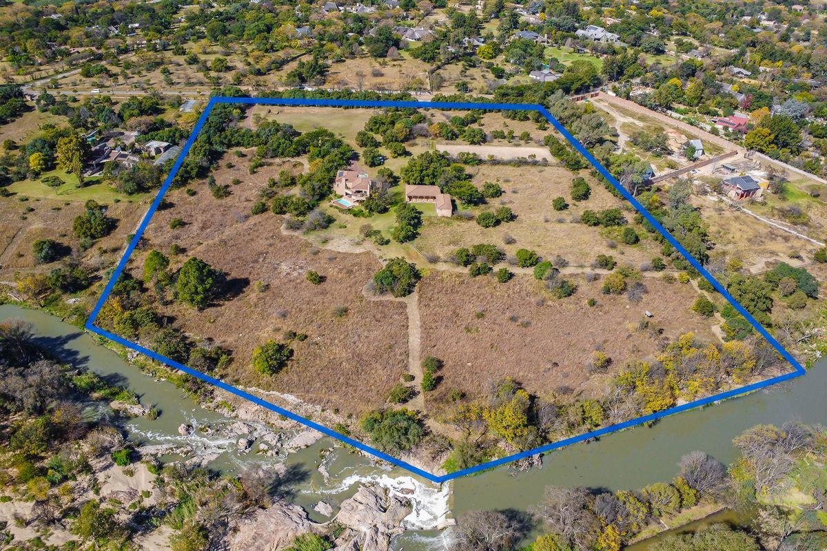 River front property with spectacular views. - Photo 3
