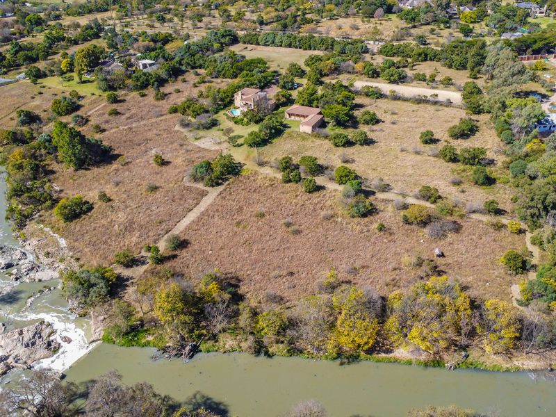 River front property with spectacular views. - Photo 4