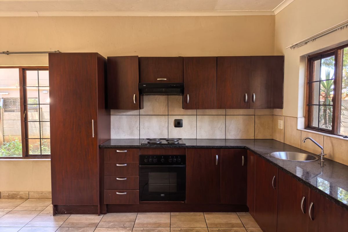 Spacious 3-Bedroom Family Home - Photo 3