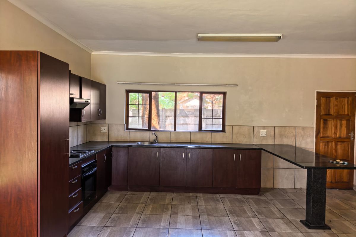 Spacious 3-Bedroom Family Home - Photo 2