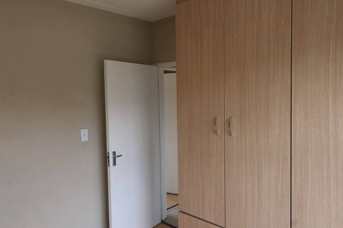 2 Bedroom Town house in Glen Marais - Photo 5