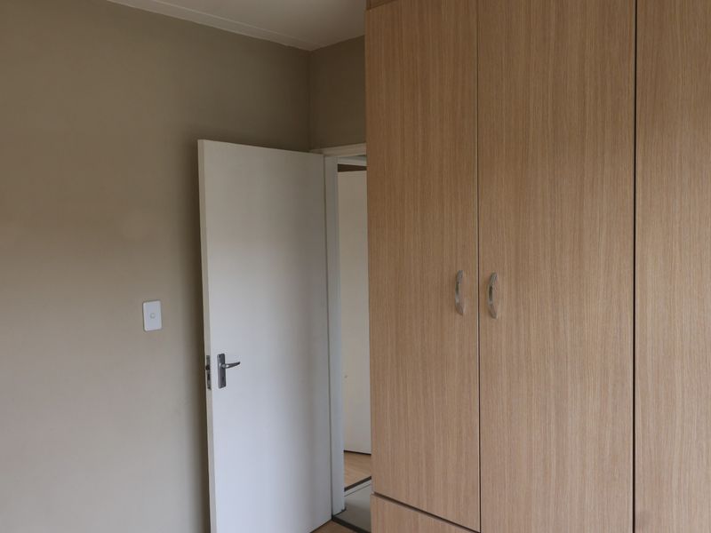 2 Bedroom Town house in Glen Marais - Photo 5