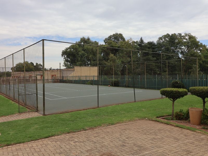 2 Bedroom Town house in Glen Marais - Photo 10