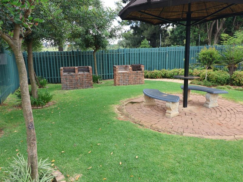 2 Bedroom Town house in Glen Marais - Photo 7