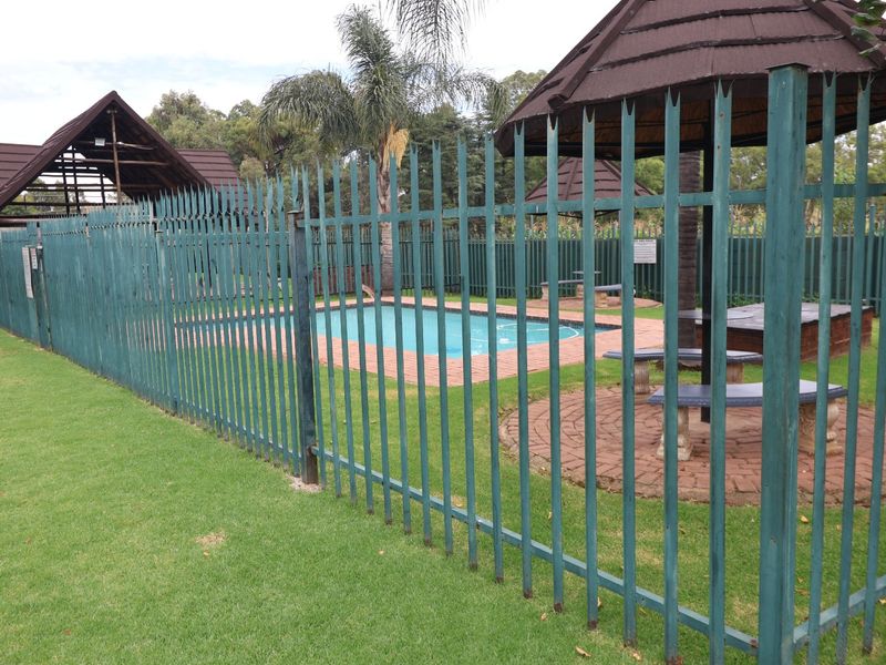 2 Bedroom Town house in Glen Marais - Photo 6