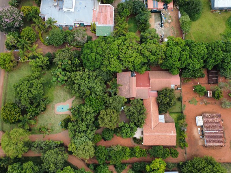 Private Country Living with Dual Homes on 1 Hectare in Heatherdale - Photo 2