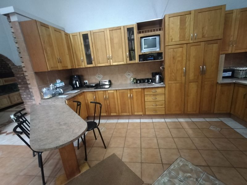 Private Country Living with Dual Homes on 1 Hectare in Heatherdale - Photo 4