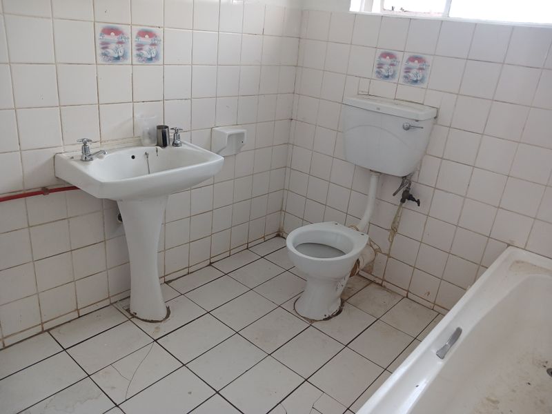 Unlock the Perfect Blend of Space and Location in NU17 - Photo 8