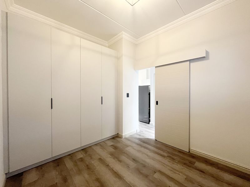 2 Bedroom Top Floor Apartment - Appliances Included! - Photo 8