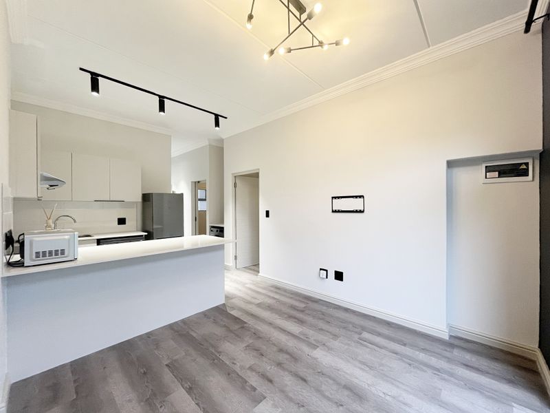 2 Bedroom Top Floor Apartment - Appliances Included! - Photo 6