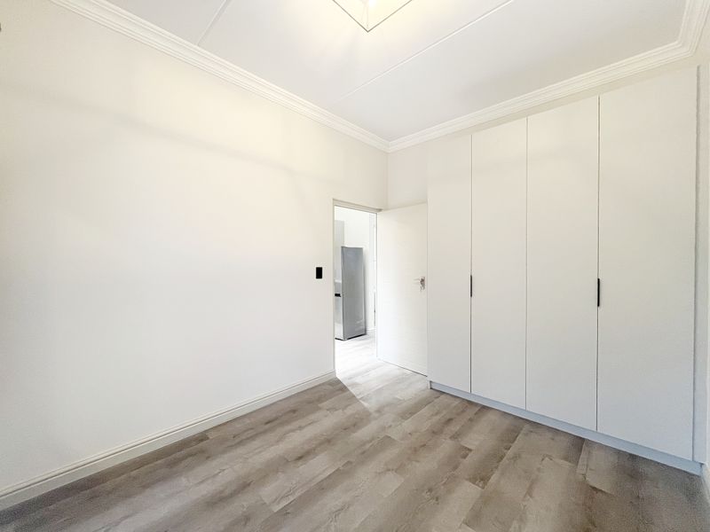 2 Bedroom Top Floor Apartment - Appliances Included! - Photo 2