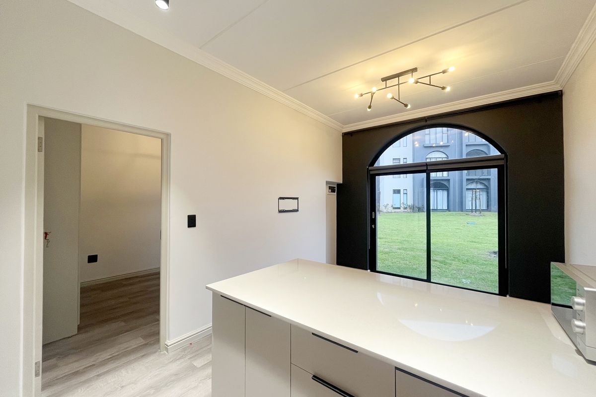 2 Bedroom Top Floor Apartment - Appliances Included! - Photo 5