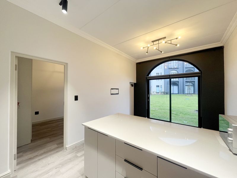 2 Bedroom Top Floor Apartment - Appliances Included! - Photo 5