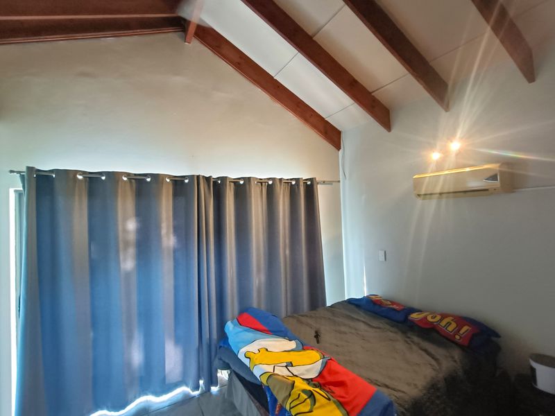 Charming Two-Bedroom Duet - Ideal for a Single Professional or Young Couple - Photo 3