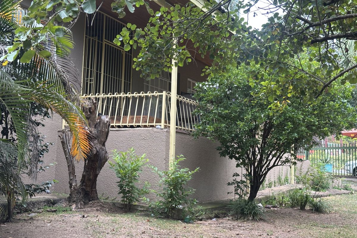 3 Bedroom family home on big stand in West Acres Ext 7 Nelspruit - Photo 4