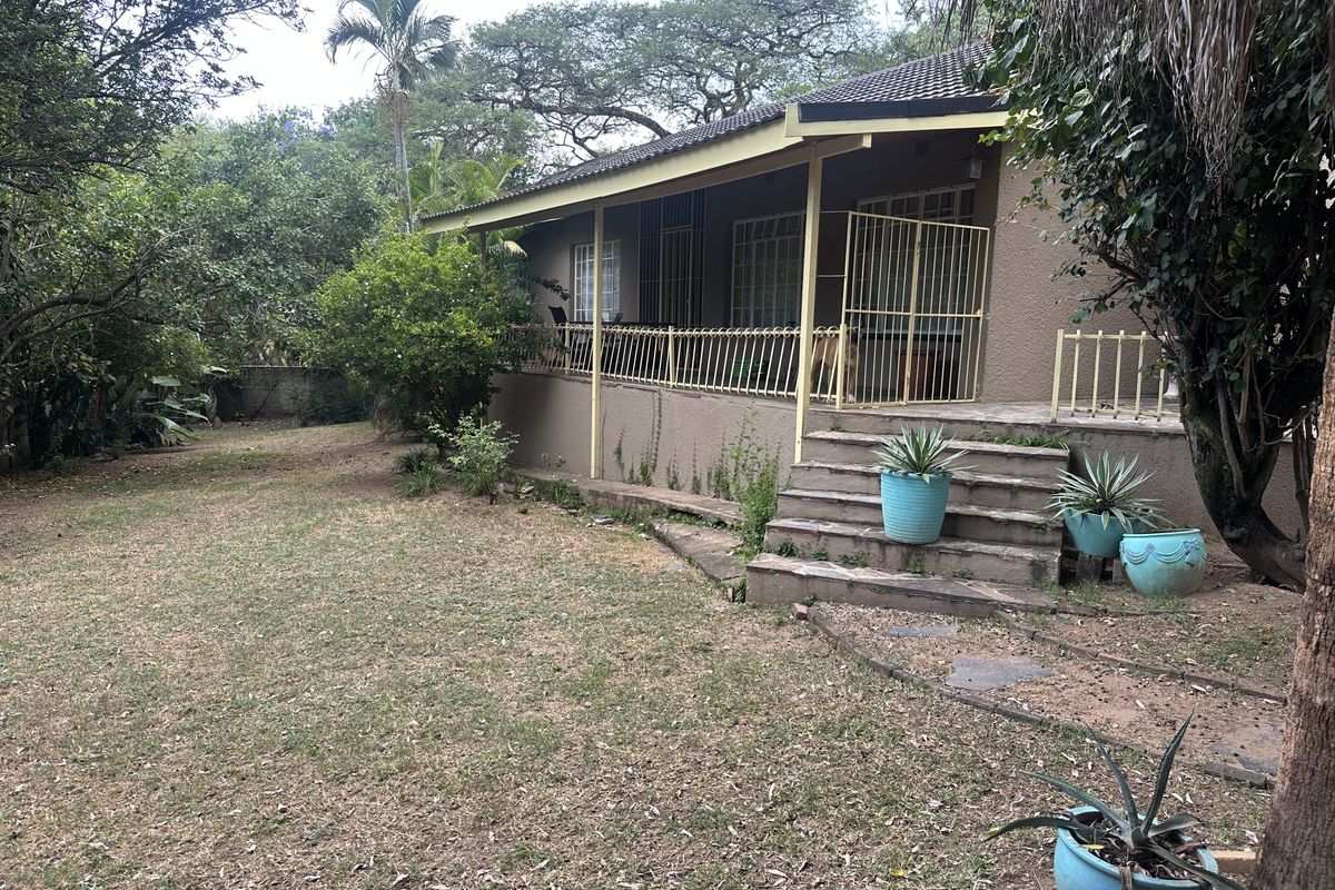 3 Bedroom family home on big stand in West Acres Ext 7 Nelspruit - Photo 2