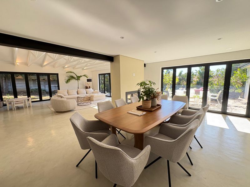 Charming 3-Bedroom Family Home with Loft & Garden Retreat – Prime Location! - Photo 4