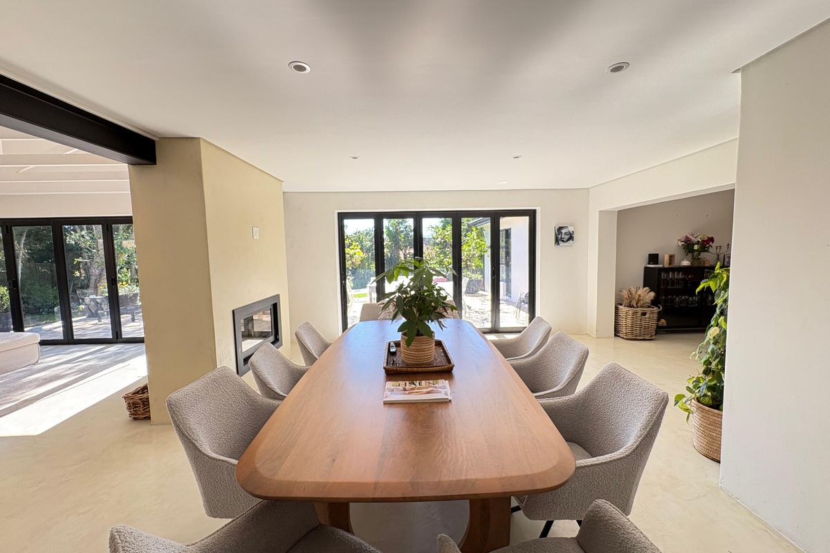 Charming 3-Bedroom Family Home with Loft & Garden Retreat – Prime Location! - Photo 5