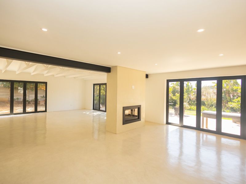 Charming 3-Bedroom Family Home with Loft & Garden Retreat – Prime Location! - Photo 9