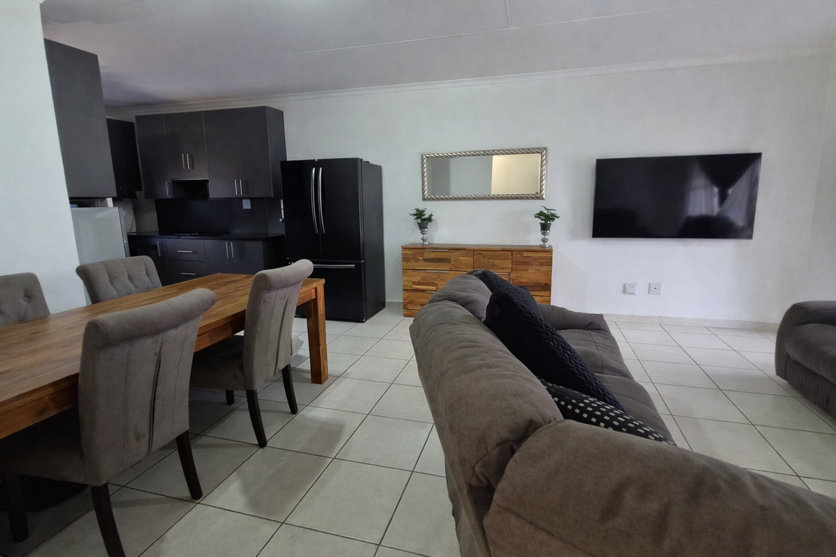 Modern Lifestyle Living in Ravenswood - Photo 3