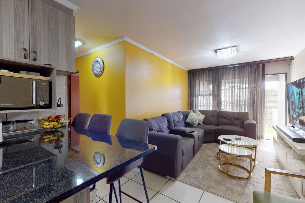 Stunning Modern Ground Floor Unit – Pet Friendly & Move-In Ready! - Photo 5