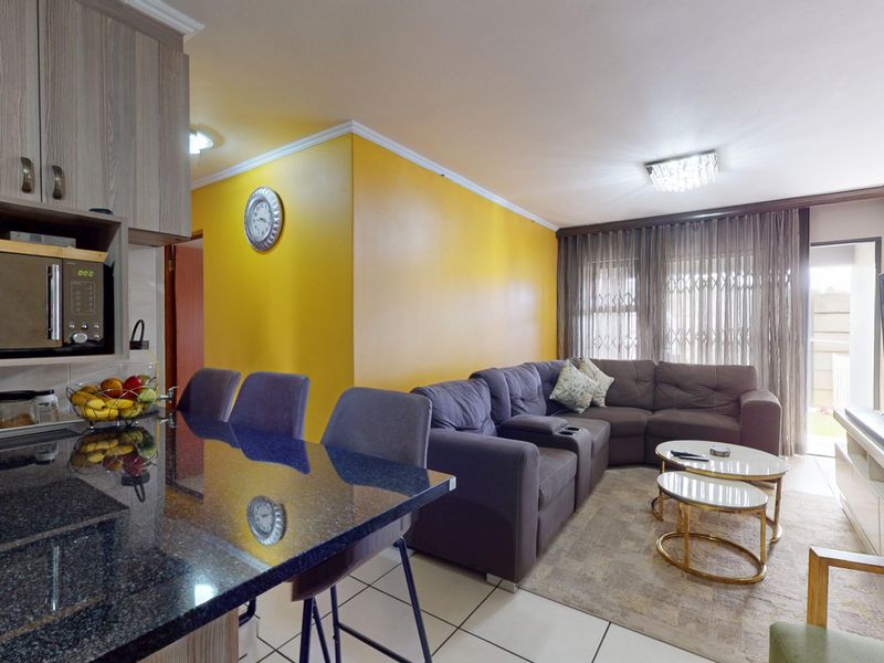 Stunning Modern Ground Floor Unit – Pet Friendly & Move-In Ready! - Photo 5