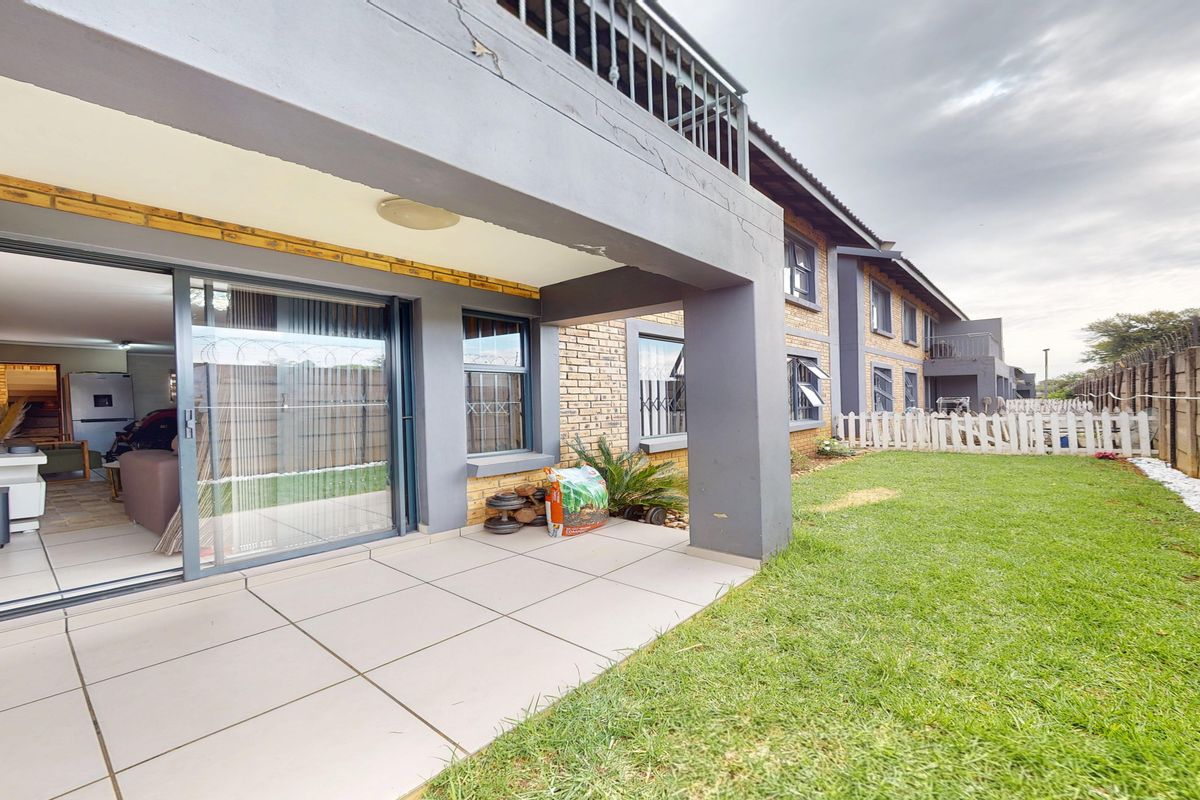 Stunning Modern Ground Floor Unit – Pet Friendly & Move-In Ready! - Photo 2