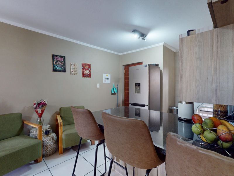 Stunning Modern Ground Floor Unit – Pet Friendly & Move-In Ready! - Photo 7