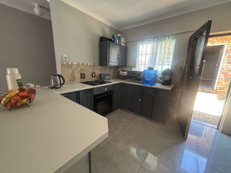 Opportunity knocks - Photo 2