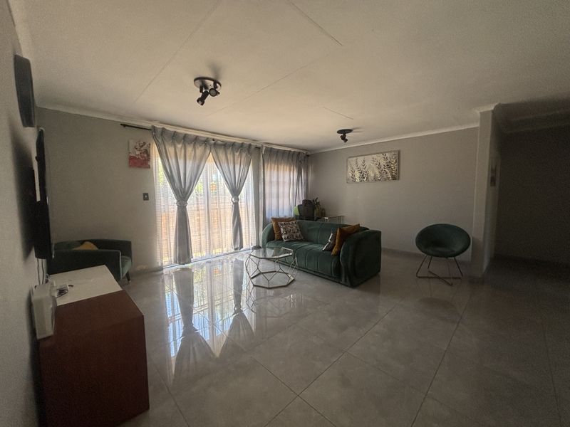 Opportunity knocks - Photo 3