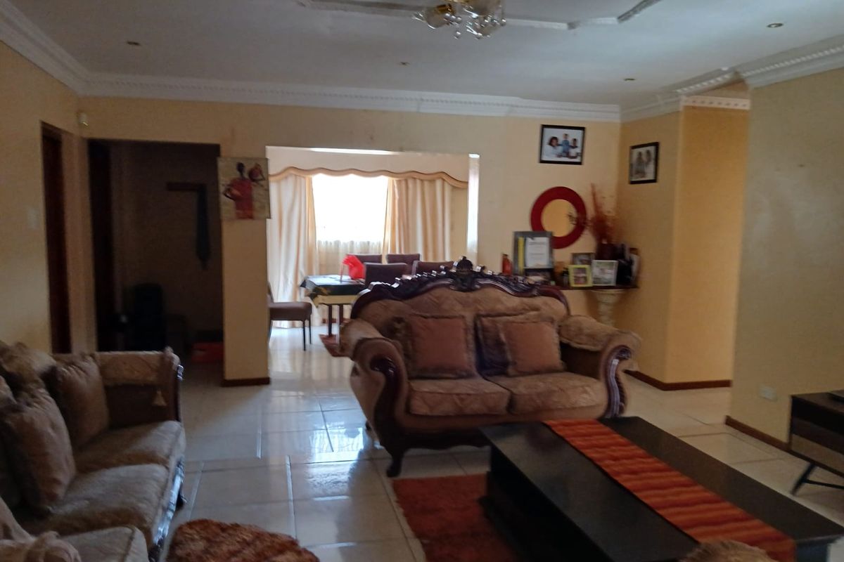 Exceptional 4-Bedroom Home with Massive Master Retreat - Photo 5