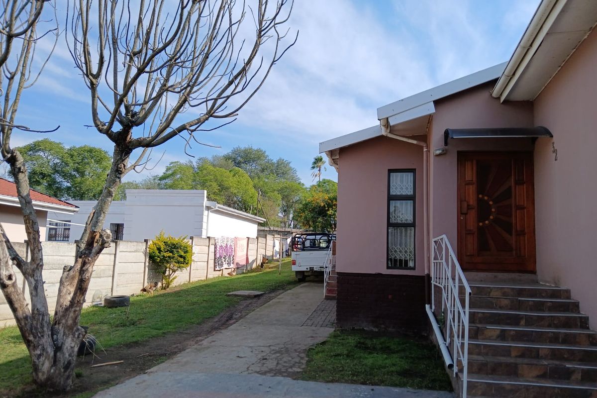 Exceptional 4-Bedroom Home with Massive Master Retreat - Photo 2