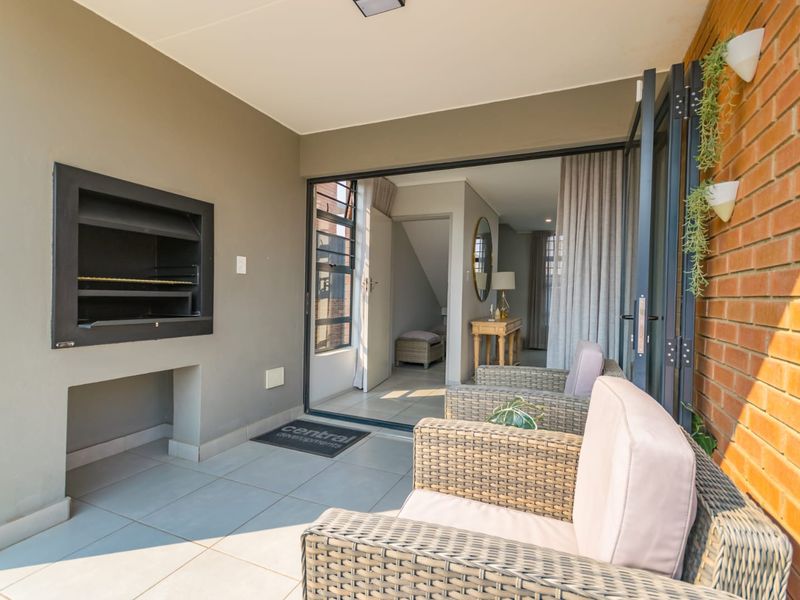 Free-standing home in 24-hour security estate - Photo 2