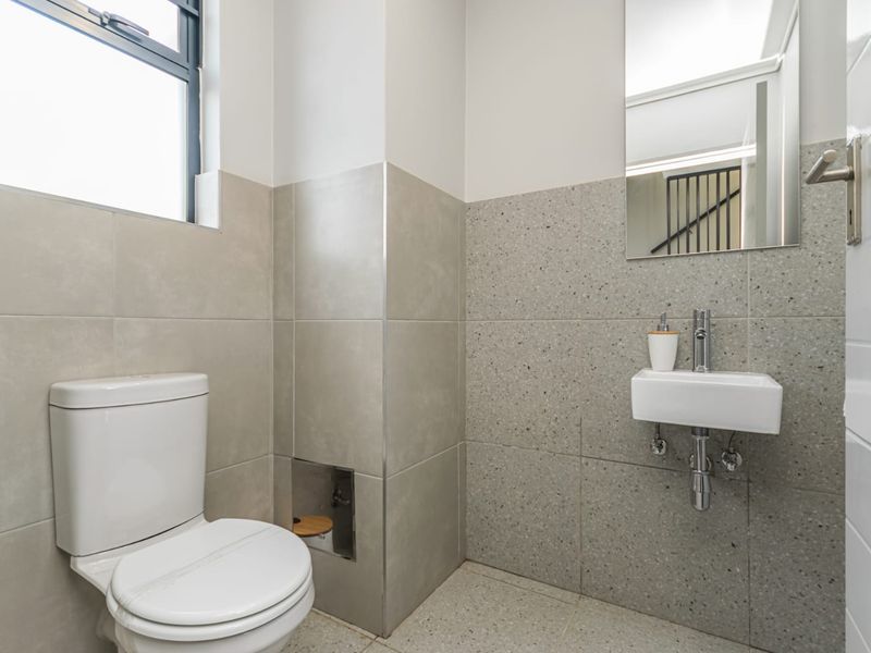 Free-standing home in 24-hour security estate - Photo 8