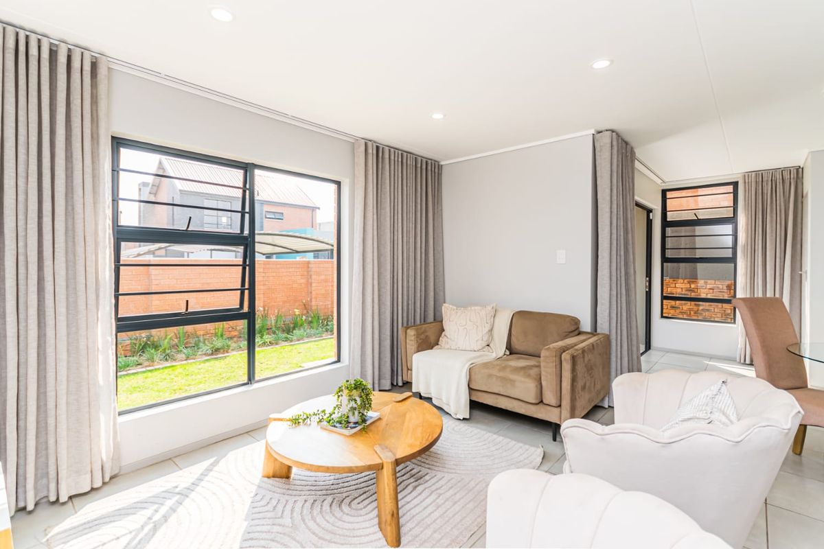 Free-standing home in 24-hour security estate - Photo 3