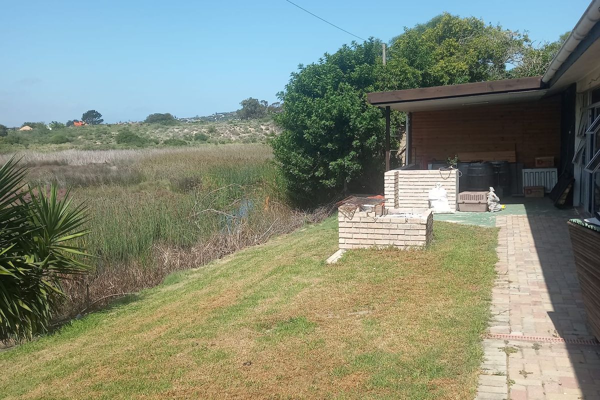 Peaceful Living on the Water’s Edge - Photo 3