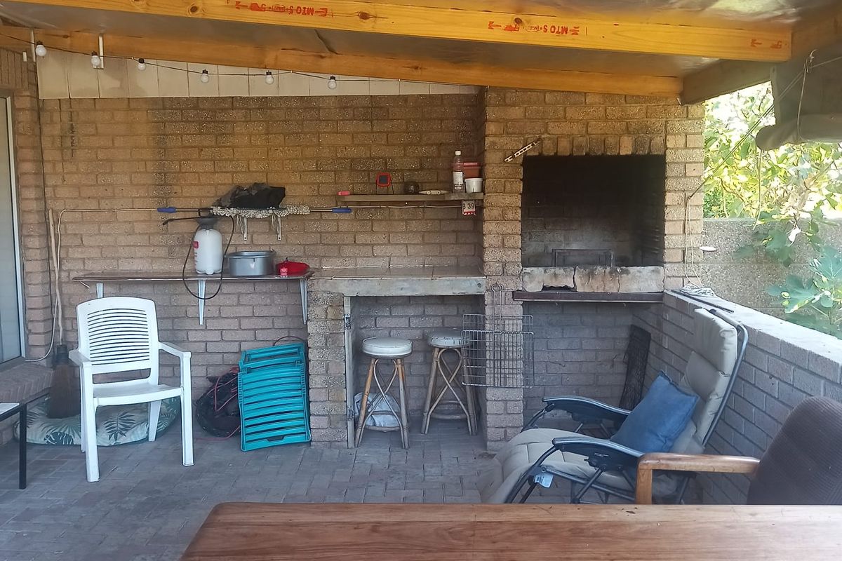 Peaceful Living on the Water’s Edge - Photo 4