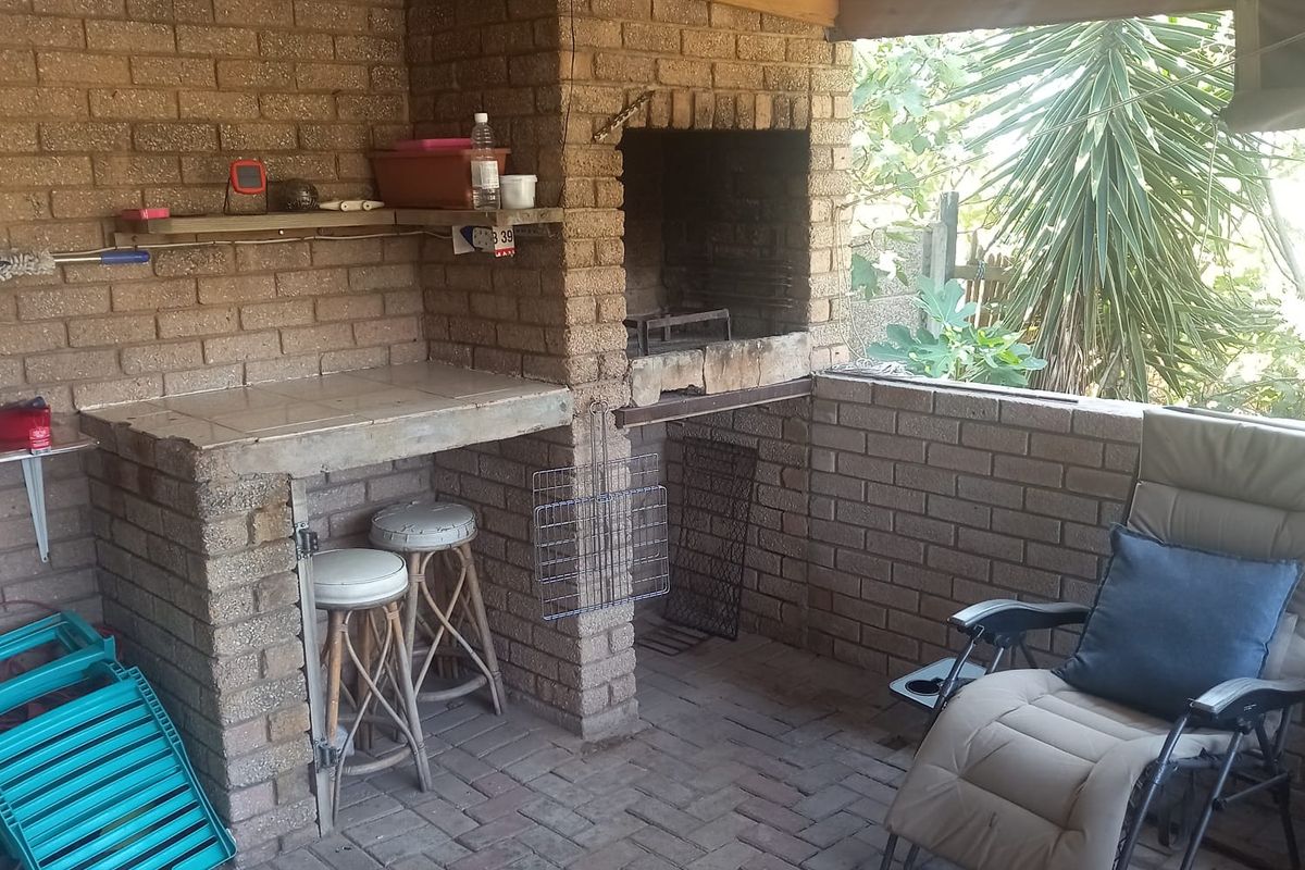 Peaceful Living on the Water’s Edge - Photo 2