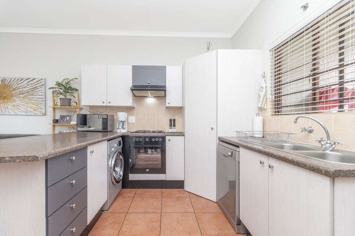 The Ideal Lock-Up-and-Go for First-Timers & Investors! - Photo 5