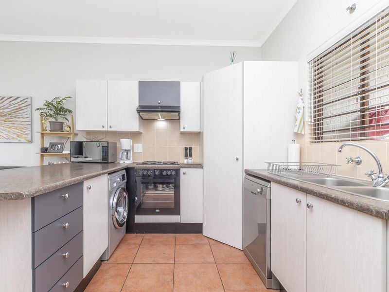 The Ideal Lock-Up-and-Go for First-Timers & Investors! - Photo 5