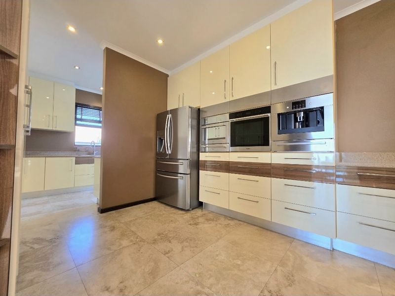 Elevated Luxury Living with Bold Contemporary Design!! - Photo 10