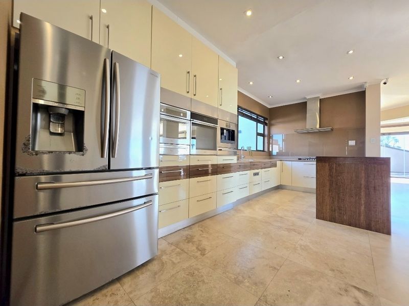 Elevated Luxury Living with Bold Contemporary Design!! - Photo 9