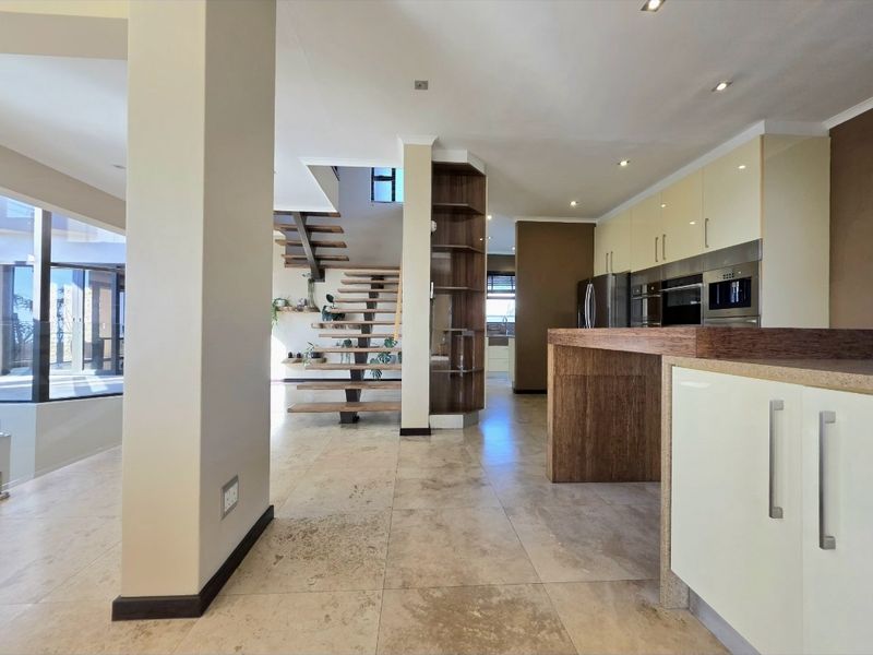 Elevated Luxury Living with Bold Contemporary Design!! - Photo 7